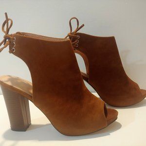 Cute Peep toe Chase and Chloe Shoe; Size 7.5